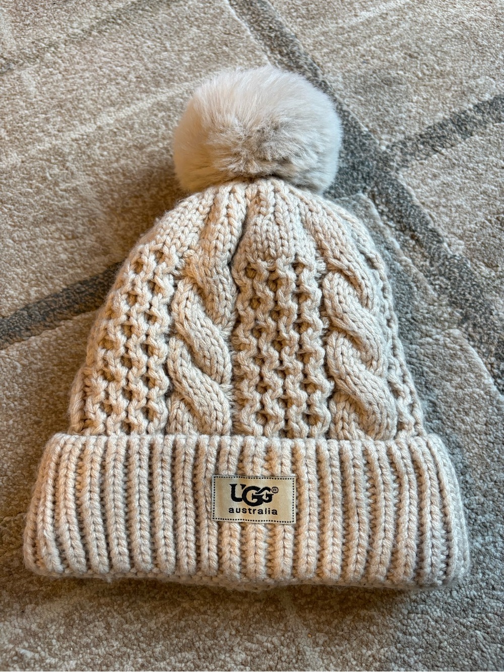 UGG Australia Cable Knit Pom Beanie OS Cream Off-white